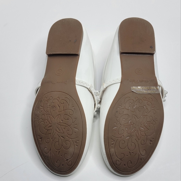 Elegant White Kids Shoes with Pearl Strap - Picture 8 of 12